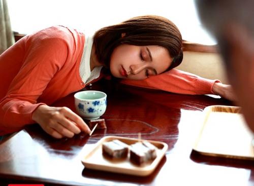 小島みなみ｜息子の嫁×睡眠薬｜義父にドラッグを盛られ昏睡する若妻。乳首舐め、足舐め、やりたい放題に肉便器に調教する