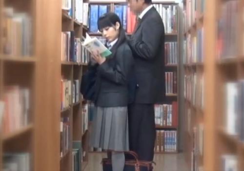 佳苗るか｜アウロリ少女×図書館痴漢｜鬼畜男に本棚の死角で襲われて、抵抗できない少女。ゆっくりチンポを挿入され・・・