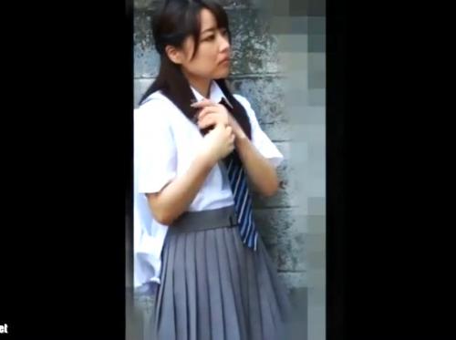 アウロリ少女×ライブ強姦｜ひよこ女子校生が、暗がりのライブ場で避妊具なしチンポをぶち込まれ・・・