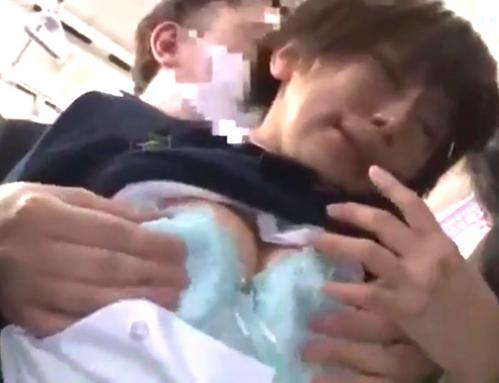 ひよこJK×媚薬痴漢｜ウブ少女を車内で犯して、生チンポ挿入。ズボズボピストンで声我慢しながらイク