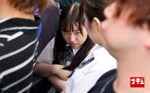 【JK×痴漢】細身の可憐なJKが制服姿で痴漢に囲まれてセックスを強要されて顔射されることになってしまう!