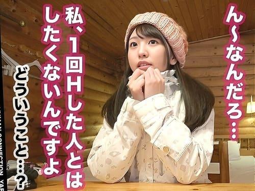 23歳スキー場でバイトの素人美少女。可愛らしい見た目でド淫乱。陰茎握ってフェラ、手コキ、割れ目にズブリで激ピス絶頂。