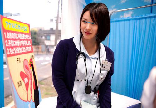 看護師さんが検査に協力。下半身を大胆に見せ刺激されエクスタシー！デカチン挿入激ピストン絶頂アクメ♡
