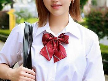 【顔射×パイパン】戸惑いながらも、謝礼金とチ〇ポのお誘いに堕ちたロリ系の女子校生！言葉では表せない時間