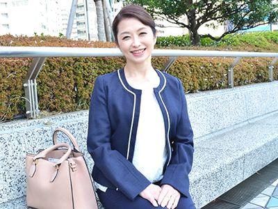 【熟女】夫以外とは未経験な60代美魔女美女人妻をデートからホテル連れ込み！還暦素人おばさんが立ちバックエロ不倫セックス！