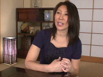 『4年ぶりです…』Gカップ爆乳おっぱいの50代美魔女美女熟女が久々の肉棒味わう⁉パンスト破きハメるエロセックスで中出し！