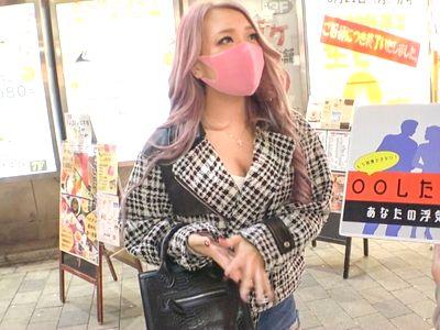 【素人ナンパ】浮気調査と騙してホテル連れ込みした美女ギャル！おっぱいの谷間＆Tバック巨尻がエロいお姉さんと濃厚セックス！