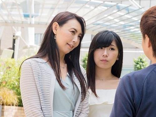 《人妻ナンパ》「ダメッ!! ムスメが横にいるのに…」☆という訳で母娘並んで指まんイキまくりwww