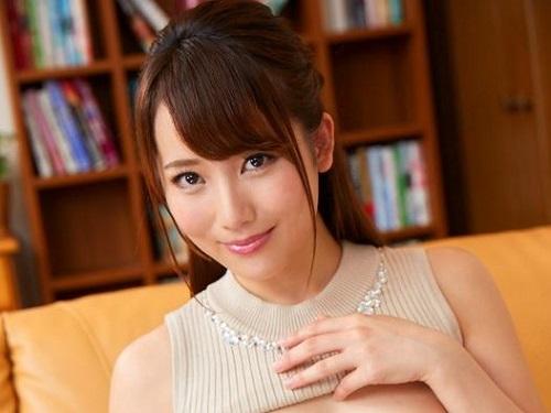 かわいくてエッチで巨乳!!! 友人の姉ちゃんに誘惑されてチンポ反り返ってハメまくりwww