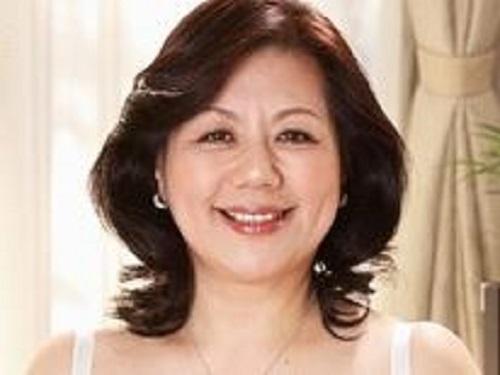 《五十路》美人顔の母のムッチリボディ!!! 発情した息子にハメられ大悶えwww