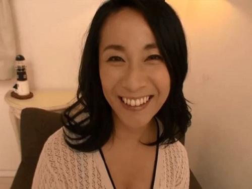 《人妻さん》ミニスカのヤリマン熟女!!! 若い頃よりアップした性欲で崩れたカラダが感じまくりwww