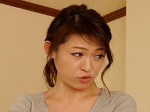 アラァ～ダンナのよりも大きい☆浮気願望の人妻は他人棒を見たらシゴいて濡れて受入れるだけwww