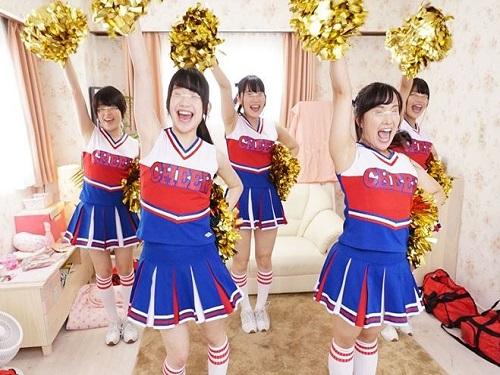 チアリーダーの筆おろし!!! 童貞オヤジのチンポめぐって王様ゲームの大乱交www