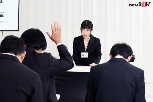 AV制作会社OLシリーズ。会社説明会で下半身をエロ攻撃されながら学生に説明する美女OL。冷静を装うも下半身はびしょ濡れｗ