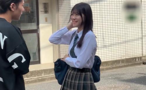 【素人】制服女子高生をナンパ！ノリノリな美少女をハメまくる中出しセックス
