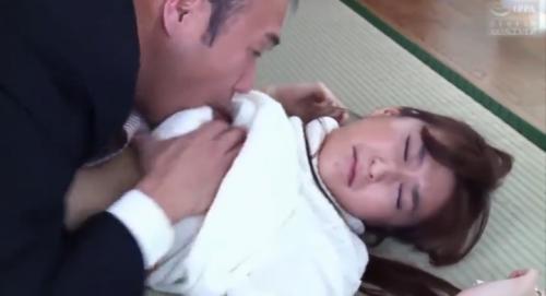 【昭和ポルノ】上司に弱みを握られ泥沼化する人妻が中年デカチンでハメまくるセックス