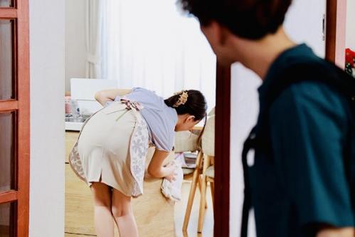 【実浜みき】そんなことしちゃダメぇっ！義理の母の下着の匂いを嗅ぎながら部屋でオナニーしてた息子