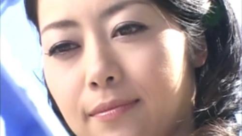 【白石さゆり】夫が海外出張で連れ子と二人暮らししてた義母は、息子の友人たちにエッチな事されてた