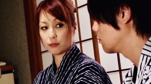 【荒木瞳】絶対にナカには射精しないこと！爽やかな風が吹く避暑地に訪れたお母さんとエッチする息子