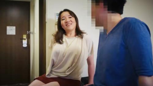 【母子相姦】恥ずかしいじゃない…母親とエッチがしたい息子が、高級ホテルでオマンコに挿入する様子
