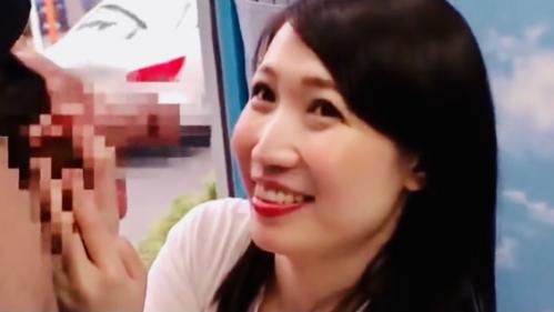 【MM号】お子さん連れの奥様に、エッチなお悩み相談して、旦那さんには見えてない目の前で肉棒咥える