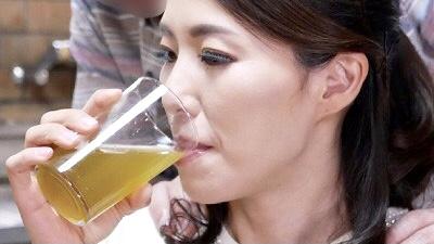 【水野優香】お母さんに試した秘密の薬…効果抜群でガンギマリでオナニーしだして息子たちと禁断の交尾