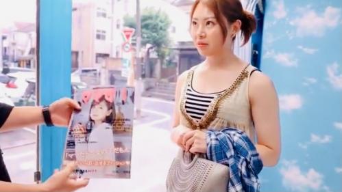 【人妻ナンパ】ファッション誌のモデルになってくれません？とMM号に誘い極小マイクロビキニで生ハメ