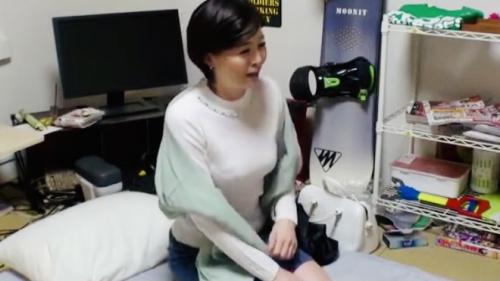 【盗撮】いいの？こんなおばさんで？生活感が漂う清楚な奥様風の熟女デリヘル嬢のエッチな膣穴に生挿入