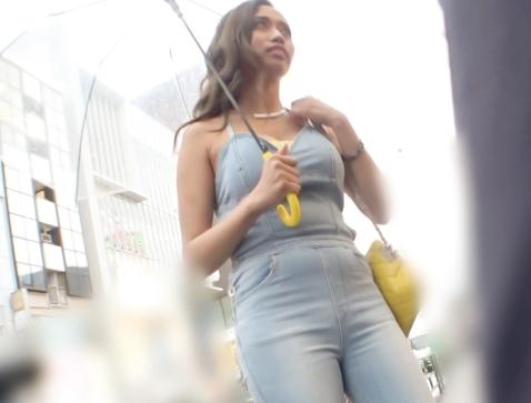 Ｆ乳黒ギャルなかだし！背中丸出しのエッロい服で歩く「セイラちゃん18歳」が謝礼につられエア騎乗位に挑戦！