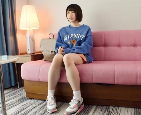 ショートカット女子大生ナンパ！学生生活は充実しているが彼氏のいない「ひなたちゃん21歳」どうやって慰めているの？