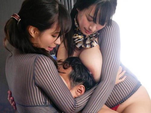 逃げられないどえろ痴女ボディ！おっぱいに挟んで逆３Ｐで中出しさせちゃうハーレムプレイ
