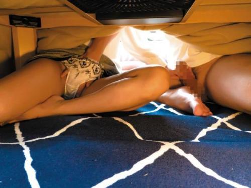 ＜し近親相姦＞コタツの中で妹が可愛すぎてイタズラした盗撮映像…このあとチンポを挿入しちゃうｗｗ