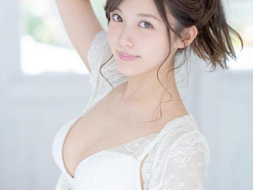新人AVデビュー！エッチな世界に興味津々な巨乳女子大生[夏木りん]