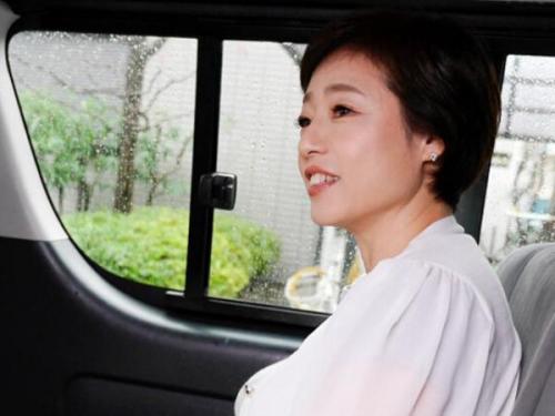 五十路初撮りセックス！美熟女おばさんが他人棒を挿入されちゃう