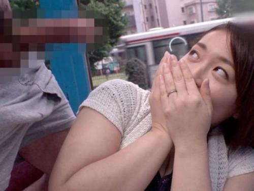 マジックミラー号で欲求不満な人妻さんが清楚な見た目を破られちゃうｗｗ