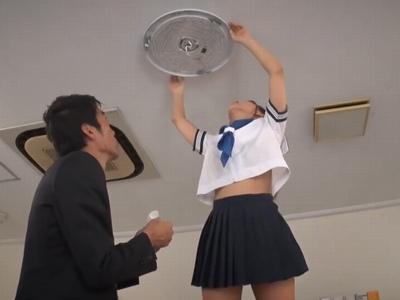 「ちょっと！いきなり何！？」自分の知らないところでポロリ！男を誘惑しちゃうアイドルｗ
