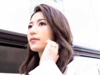 ガチな白金セレブ妻が降臨！32歳なのにハーレムが作りたいという真正痴女とパコリまくりｗ