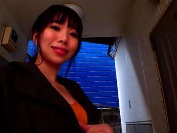 「若いコのおちんちんをしゃぶりたい！」旦那より年下のチ○コを下品な舌使いで嬉しそうに味わうドスケベ人妻