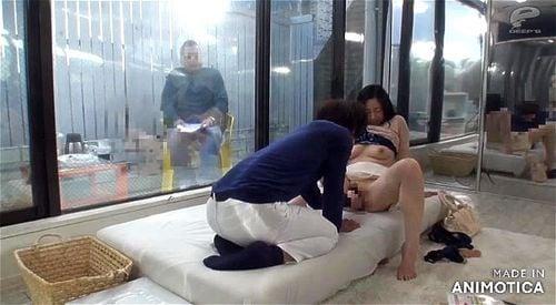 巨乳のお母さんが息子の筆おろしをお手伝い