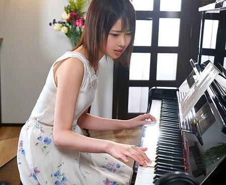 ［騎乗位×素人］ 相手のツボをその澄んだ瞳で見極め、握った後におねだり挿入を求めちゃう大学生