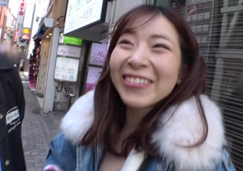 稼げるからと彼氏に見られながらでも乳揺らし喘ぎまくりで中だしされちゃいます