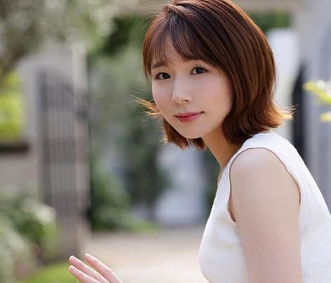 ［デビュー×騎乗位］ こっそりペニスに触れてると快感が芽生えだしムラムラし感情が爆発する美人妻