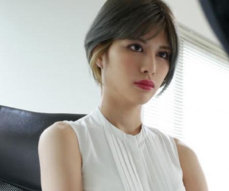 ［パイパン×ずらしハメ］変態乱暴男に屈辱的なプレイをヤラされ快楽と苦痛の狭間で呆然としてしまうお姉さん