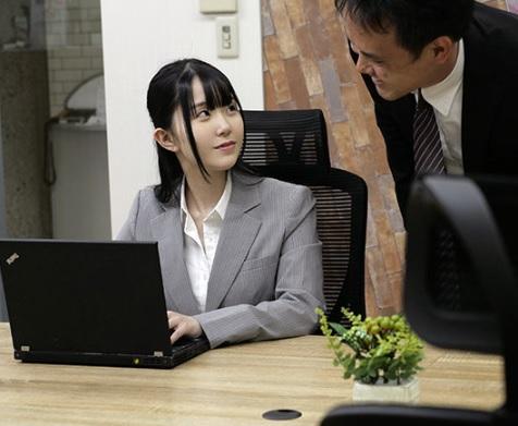 ［NTR×中出し］ゾクゾクする固勃起チ●ポで突かれ続けられ乱れた顔で連続イキする美人社員
