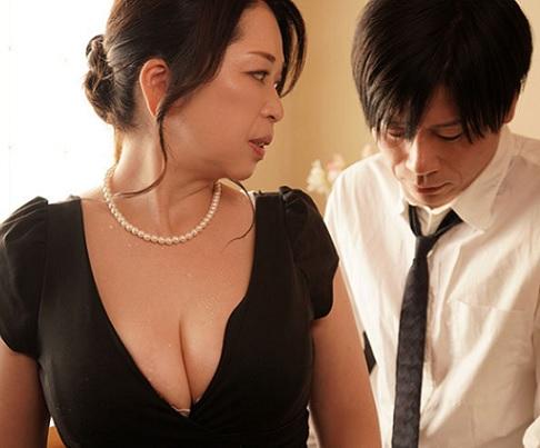 ［NTR×フェラ］巧みなテクニックで男性を喜ばせ、飽きさせず、大量発射へ誘ってくれる美人