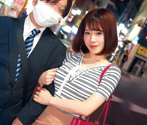 ［痴女中出し×巨乳］硬いペニスが奥深くまで挿入され、その快感にトロンとした表情を浮かべるおっぱい女子