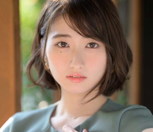 ［騎乗位×人妻］愛液に濡れた締まり具合の良い膣で硬くそり立つペニスを締め付け子宮を刺激される人妻
