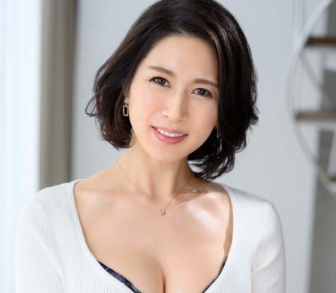 ［潮吹き×人妻］もてなすような気持ちよすぎるマ〇コでザーメンをたっぷり吸い取る人の嫁