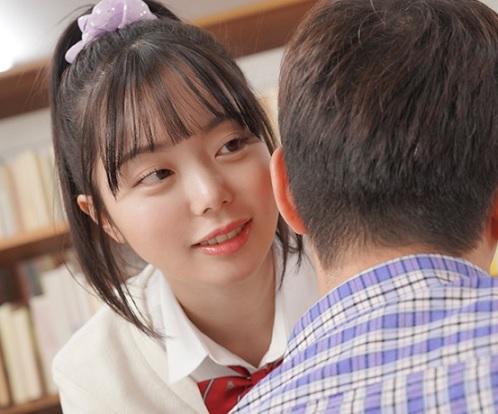 ［中出し×女子校生］美しい尻とぷっくりとした胸が魅力的な体つきで、硬くなったちん〇でヨガるカワイイ生徒