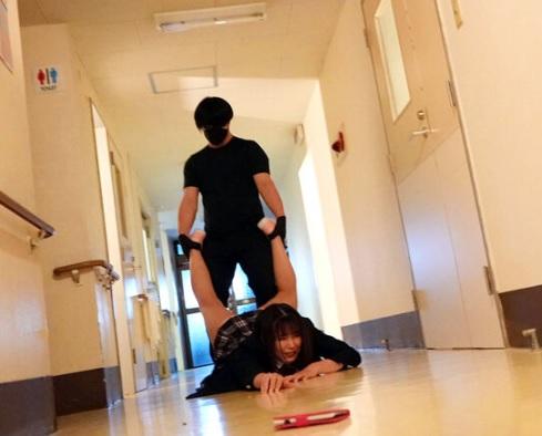 ［連続中出し×女子校生］オマ●コにヤラレ放題！暴れ狂うようなちん●でかき回し挿入されてしまう女子校生